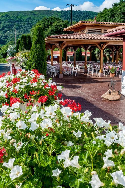 Hotel Restaurant Txistulari Itxassou Buitenkant foto