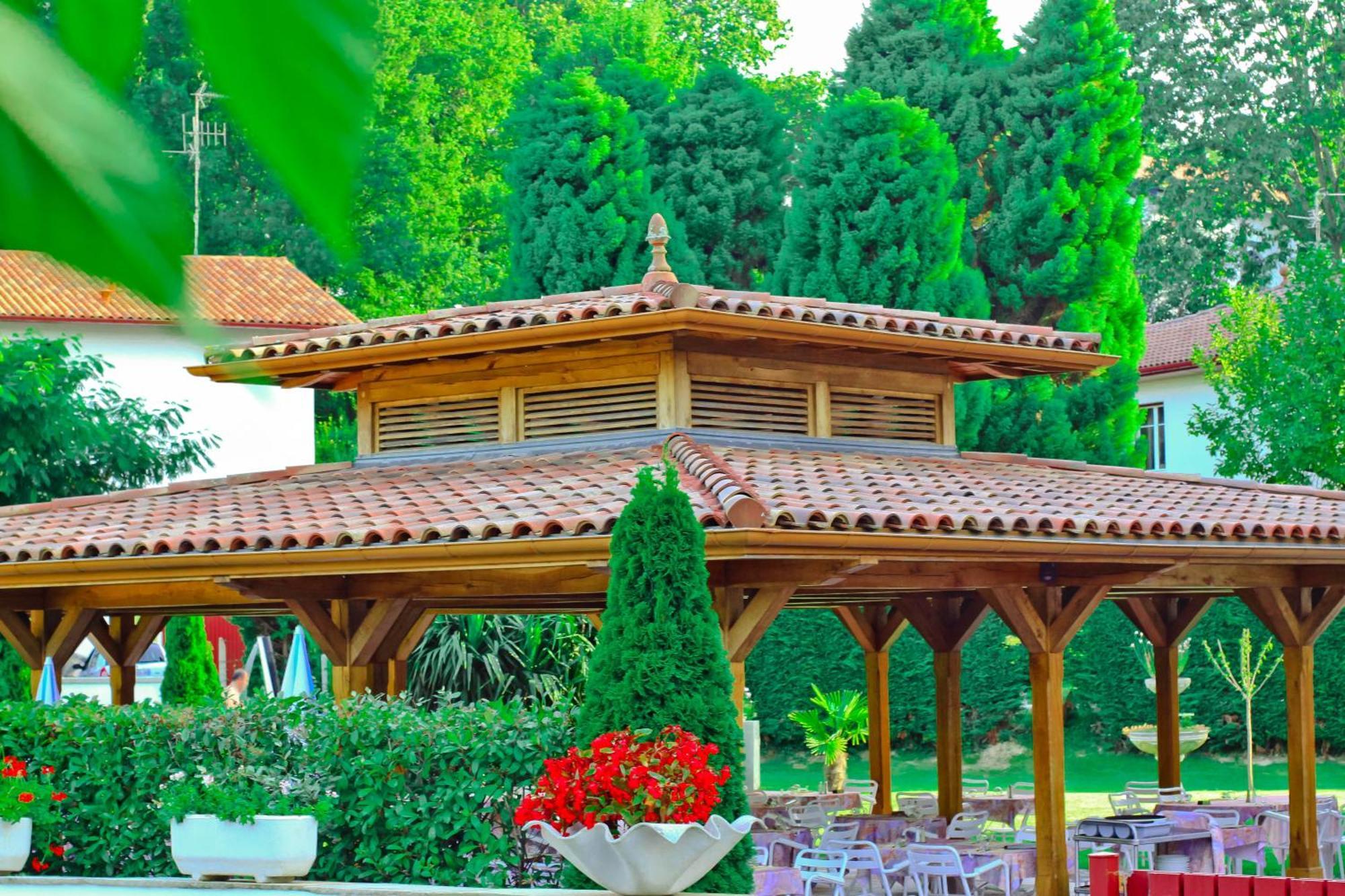 Hotel Restaurant Txistulari Itxassou Buitenkant foto